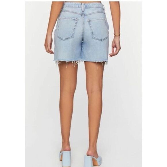 Forever 21 90s Jean Shorts Relaxed Fray Rigid Light Denim 6" Inseam Hi Rise 32 - Picture 2 of 16